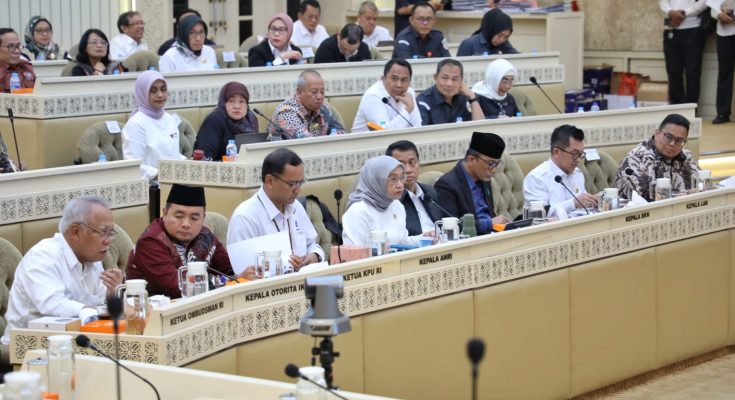 rapat dpr